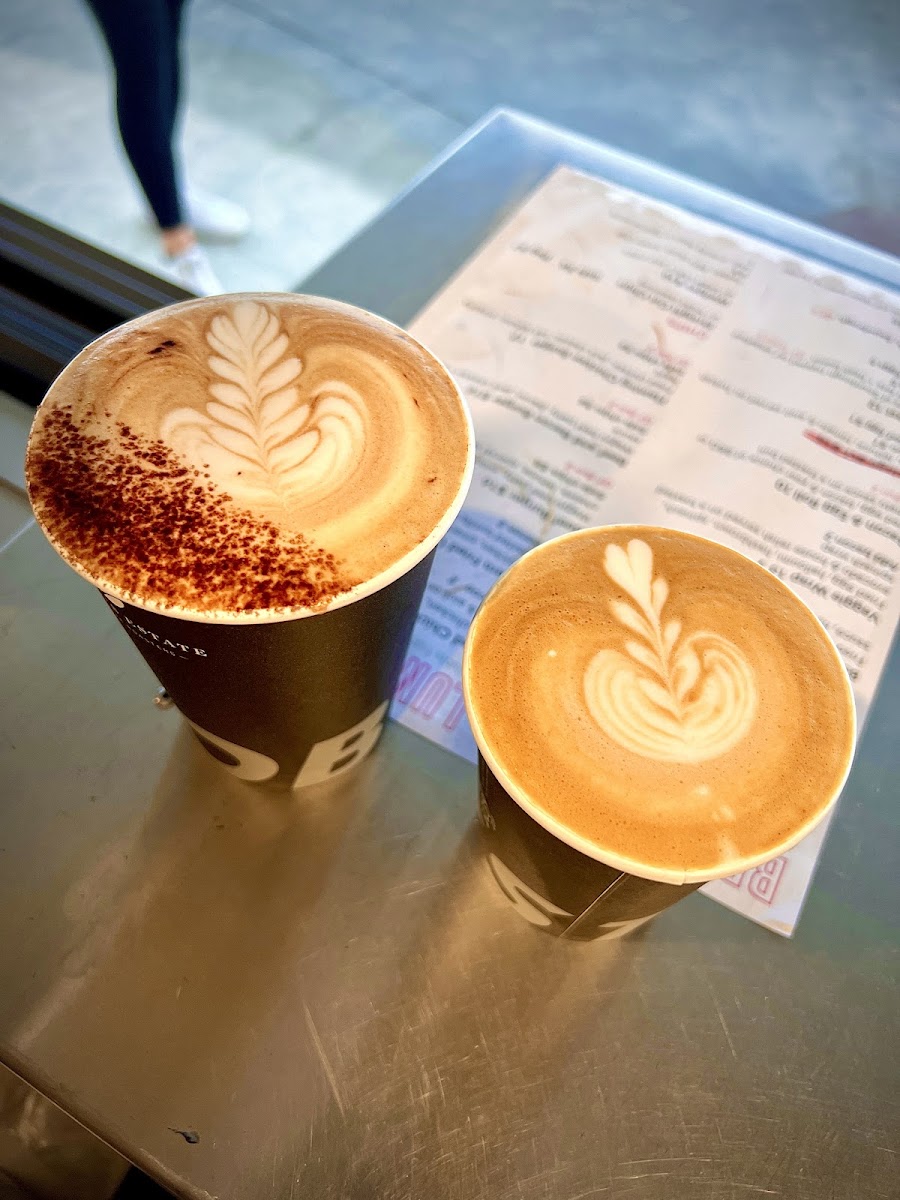 Three Flamingos Espresso Photo 3